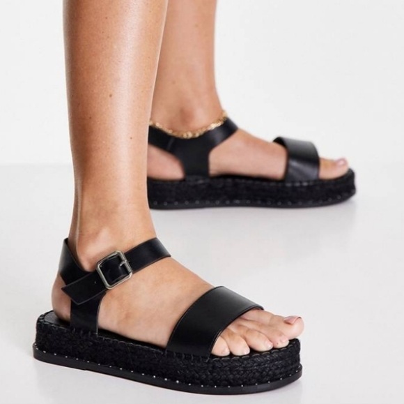 Asos Truffle Collection Wide fit platform espadrilles in black - Picture 3 of 4